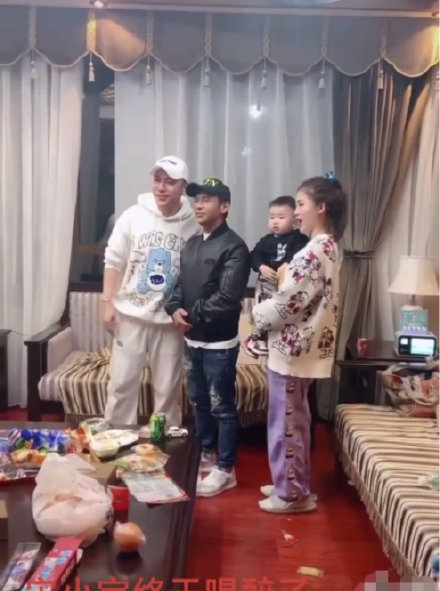 СӸ Ƕ飺һӽлС
