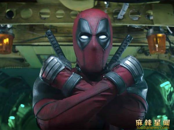 瑞安·雷诺兹的电影有哪些 红色通缉令2雷诺兹有望与巨石强森合作
