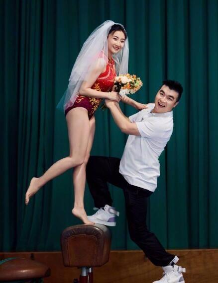 何雯娜梁超奥运婚纱照真好看 体操服完美秀出大长腿