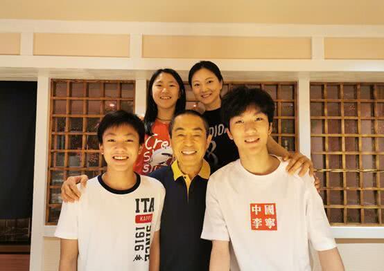 张艺谋妻子陈婷为二儿子庆生 网友:爸爸去哪儿了?