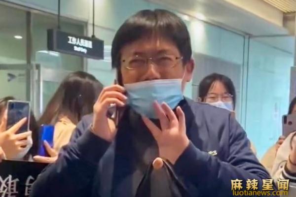 李飞时代峰峻有什么关系 为何一直惨遭网友斥责