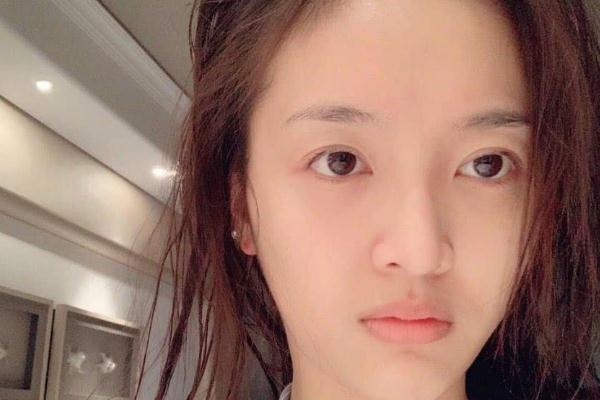 吴宣仪如何应对素颜遭网友调侃一事 为什么她的小名叫小选