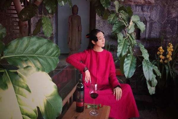 杨丽萍月亮宫为什么要拆除 杨丽萍回应争议:配合整顿