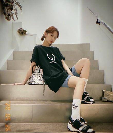 李荣浩评论杨丞琳好久不见 一大早就被塞了波狗粮