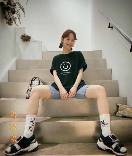李荣浩评论杨丞琳好久不见 一大早就被塞了波狗粮