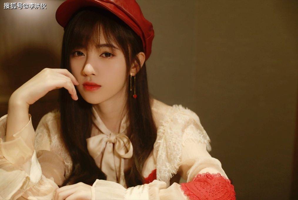 鞠婧祎戴口罩遭网友吐槽 估计是想让大家品品四千年美貌