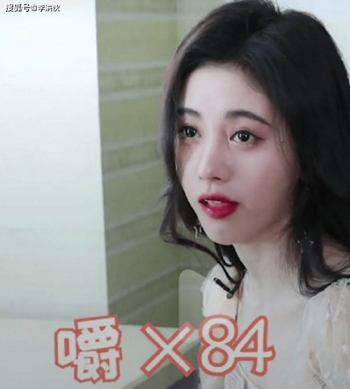 鞠婧祎戴口罩遭网友吐槽 估计是想让大家品品四千年美貌