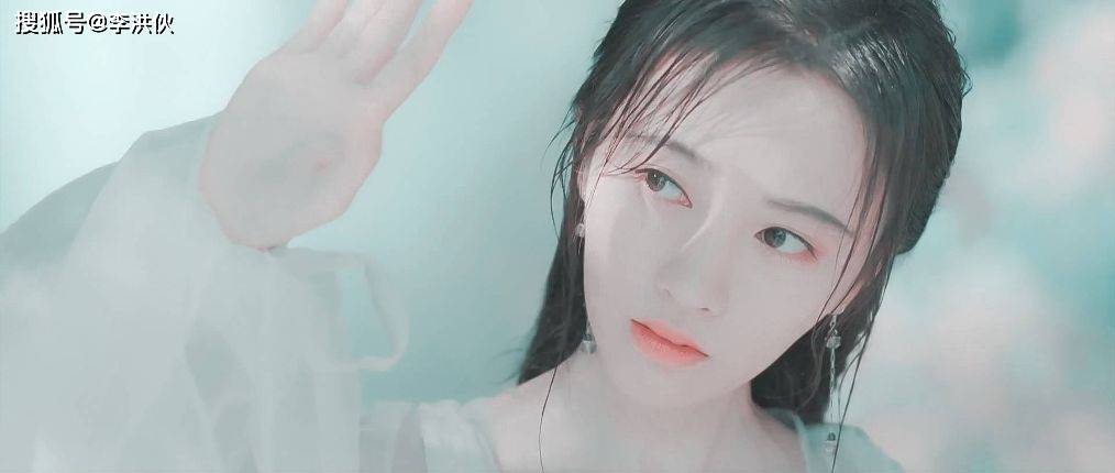 鞠婧祎戴口罩遭网友吐槽 估计是想让大家品品四千年美貌