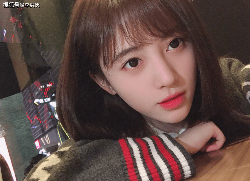鞠婧祎戴口罩遭网友吐槽 估计是想让大家品品四千年美貌