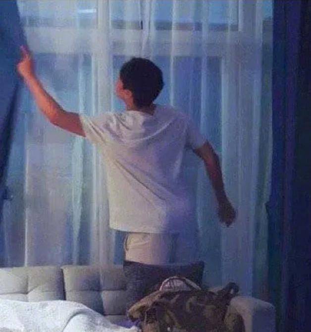 秦昊错位图什么样子 我真的以为是脱裤子