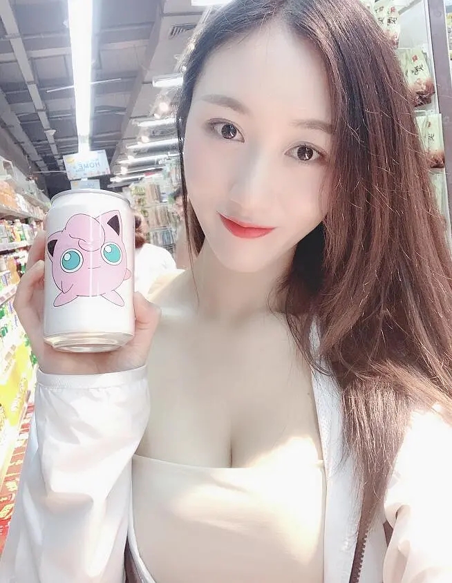 斗鱼小小玉酱甜菜玉baby个人性感写真资料 卢曼玉曾出轨直播接吻黑料
