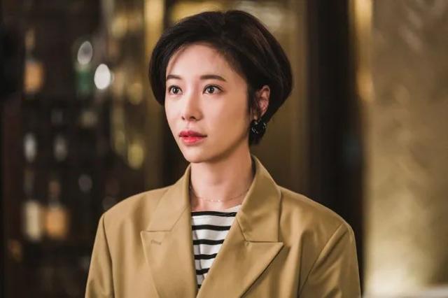 韩国女星黄正音离婚 三个月前刚晒夫妻亲密合照