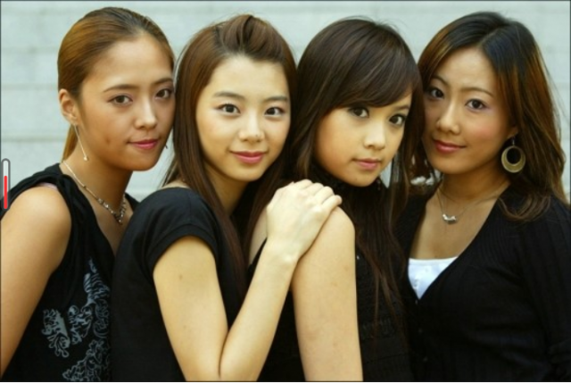 韩国女星黄正音离婚 三个月前刚晒夫妻亲密合照