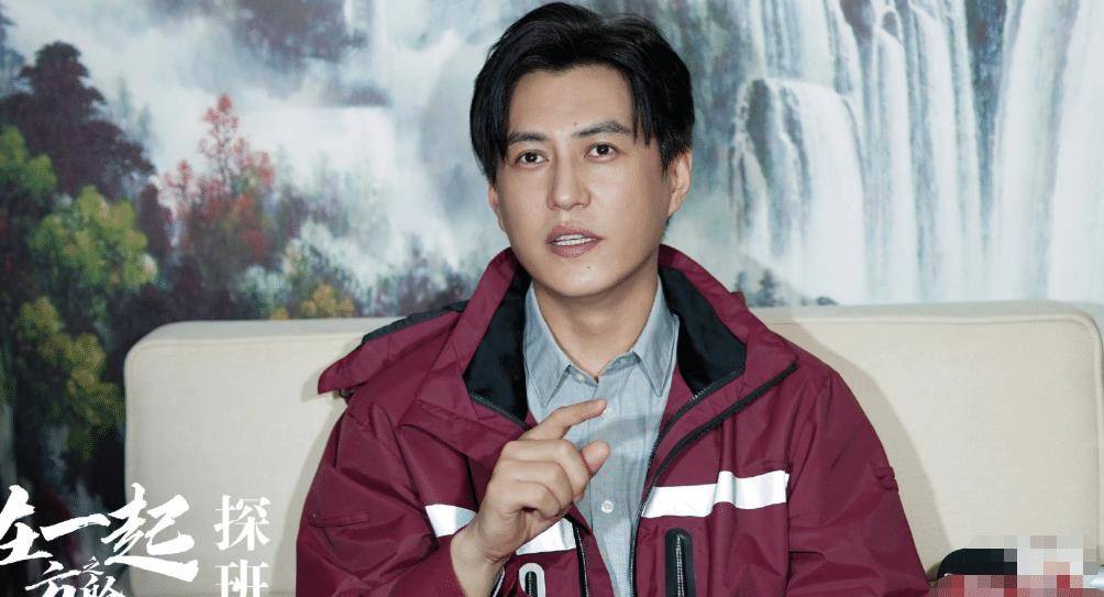 邓伦防护服造型什么样子 在燃热的夏季会不会热坏了