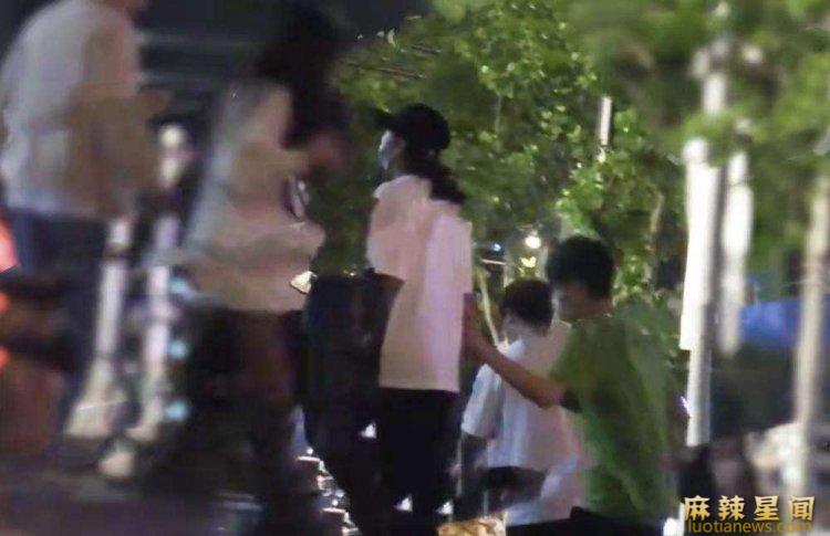 于朦胧恋情疑似曝光,与神秘女子约会,举动太亲密