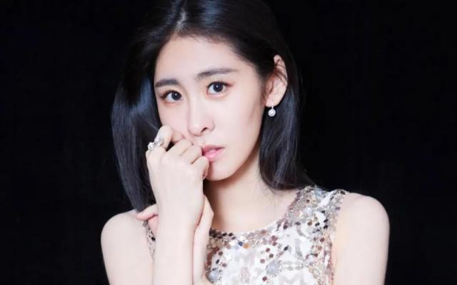 ?和华晨宇未婚生女追星张艺兴疑被谢娜封杀 张碧晨精彩人生?