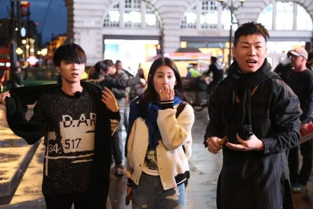 ?和华晨宇未婚生女追星张艺兴疑被谢娜封杀 张碧晨精彩人生?