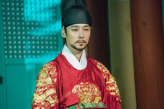 尹仲勋颜值演技并存 却打了足足七年酱油