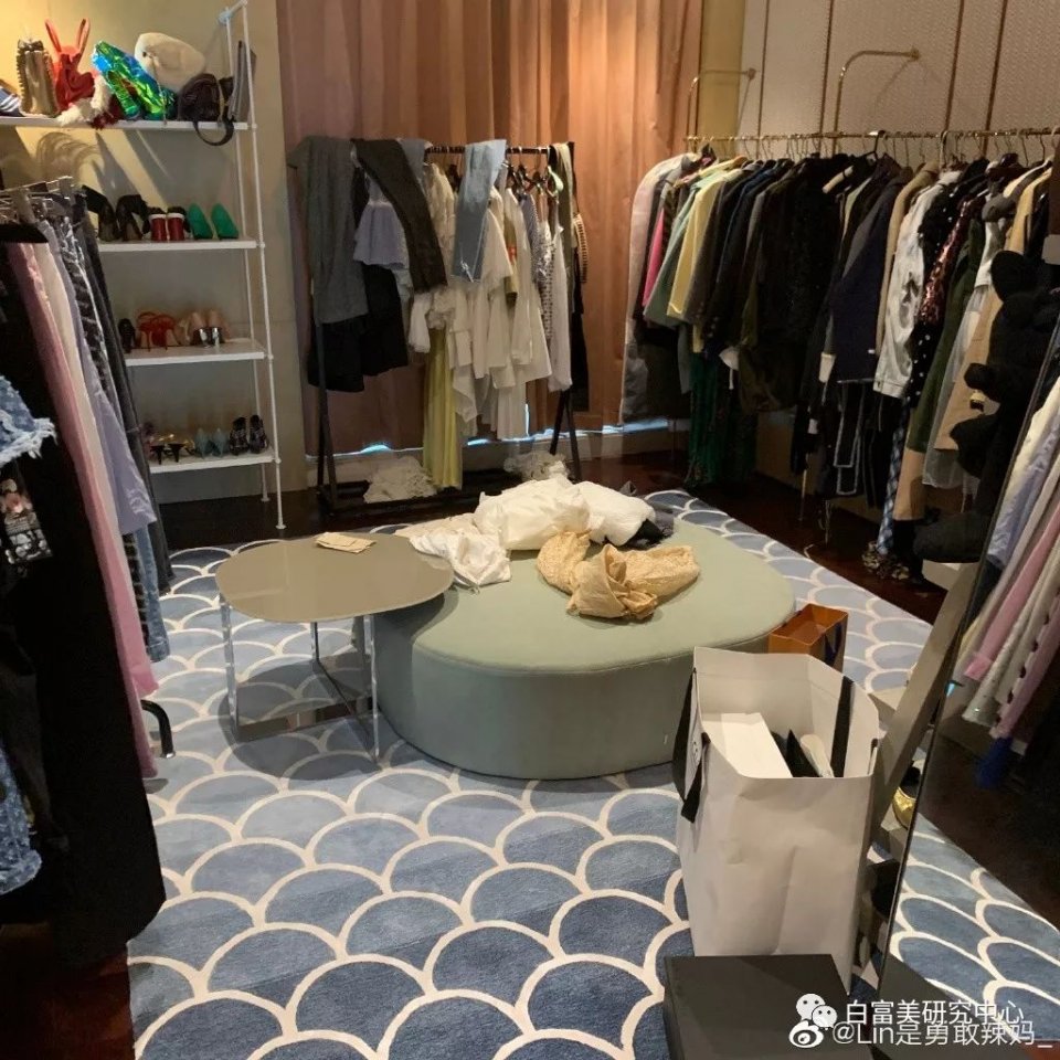 靠粉丝圈100个亿住7000W豪宅的网红,送粉丝假包还辱骂她是刁民