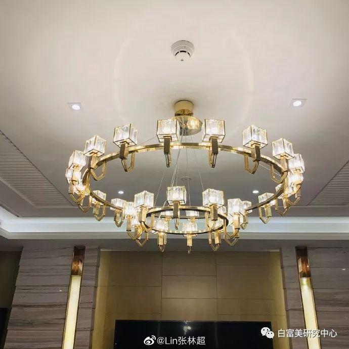 靠粉丝圈100个亿住7000W豪宅的网红,送粉丝假包还辱骂她是刁民
