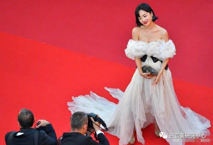 靠粉丝圈100个亿住7000W豪宅的网红,送粉丝假包还辱骂她是刁民