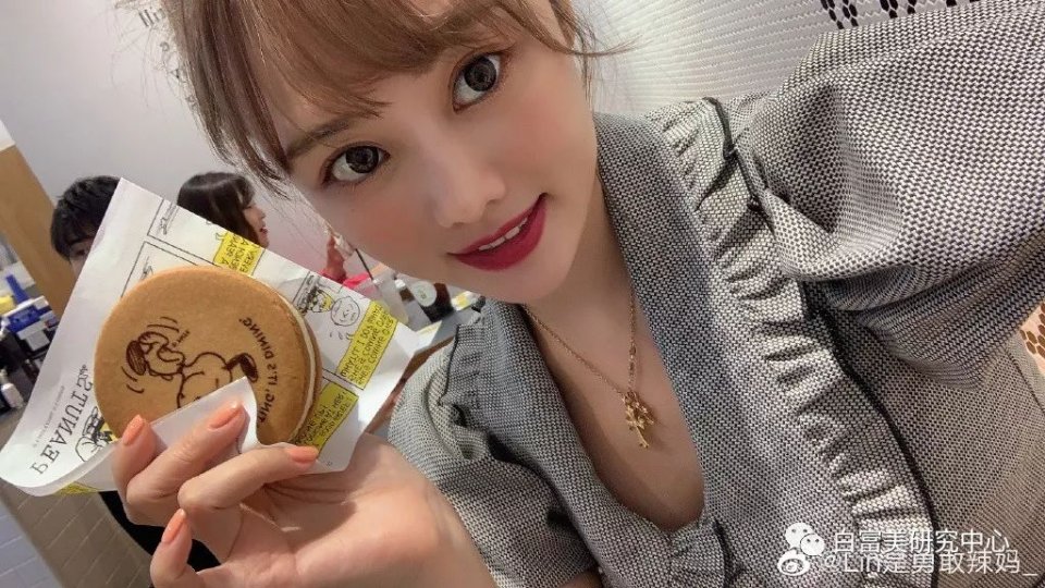 靠粉丝圈100个亿住7000W豪宅的网红,送粉丝假包还辱骂她是刁民