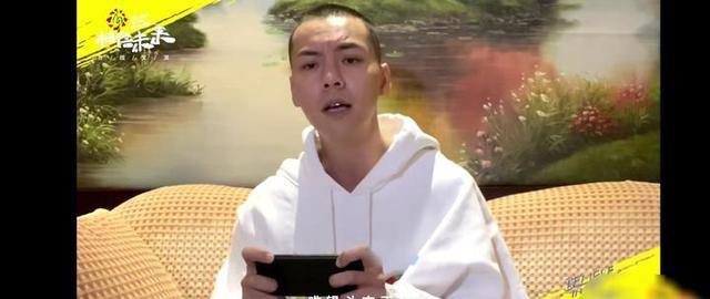 陈伟霆把猫唱睡着了怎么回事 眼皮逐渐耷拉哈哈哈哈干嘛呢