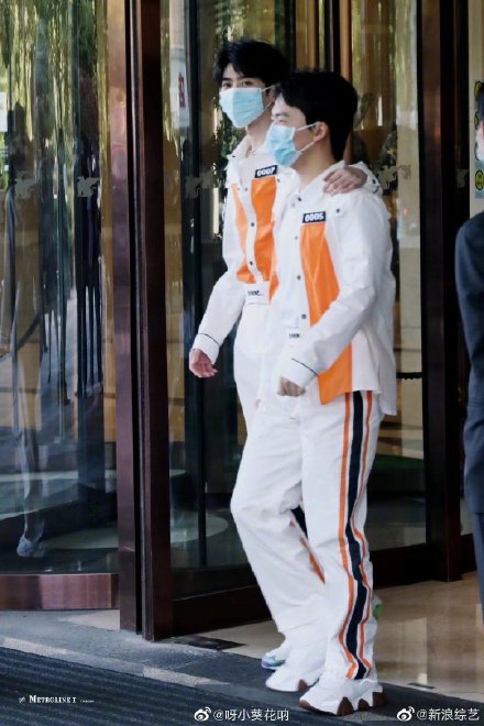 蔡徐坤郭麒麟搭肩秒变三岁小朋友 原来他们真正的关系是这样的