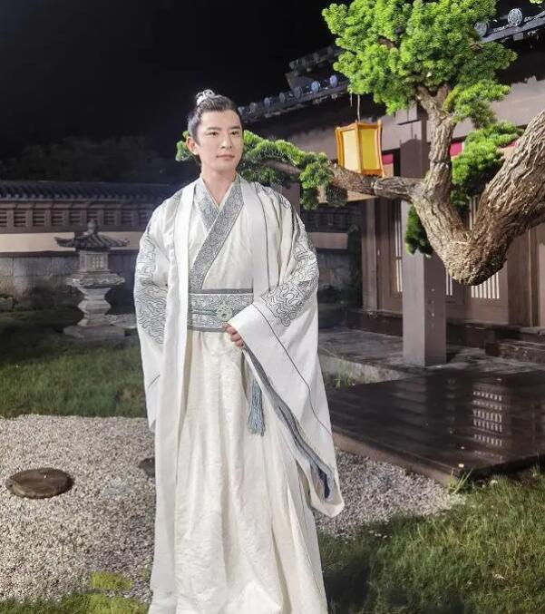 宫正楠山河令 实力演绎受人敬仰的秦怀章