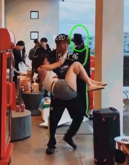 周扬青宣布与罗志祥分手 曝男方私生活混乱多人运动