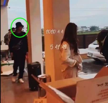周扬青宣布与罗志祥分手 曝男方私生活混乱多人运动