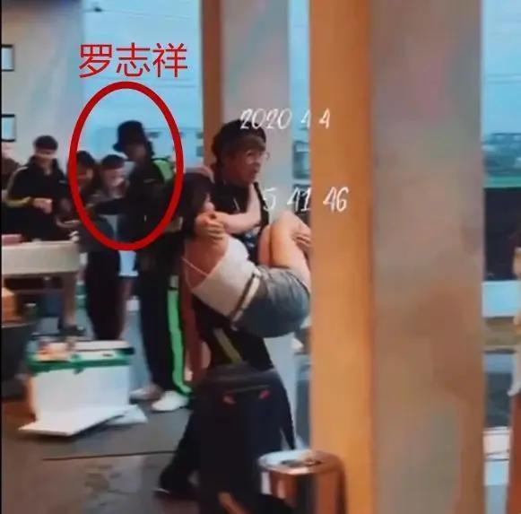 罗志祥约嫩模开泳池派对嗨玩 周扬青发微博自曝失眠了