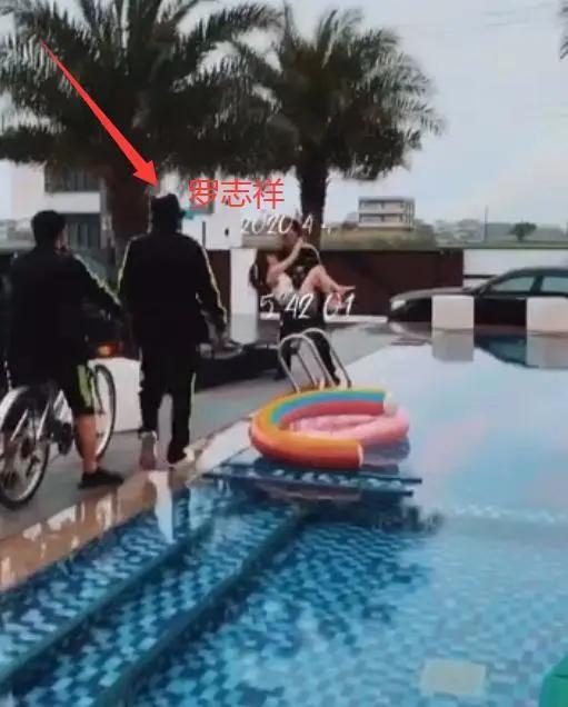罗志祥约嫩模开泳池派对嗨玩 周扬青发微博自曝失眠了