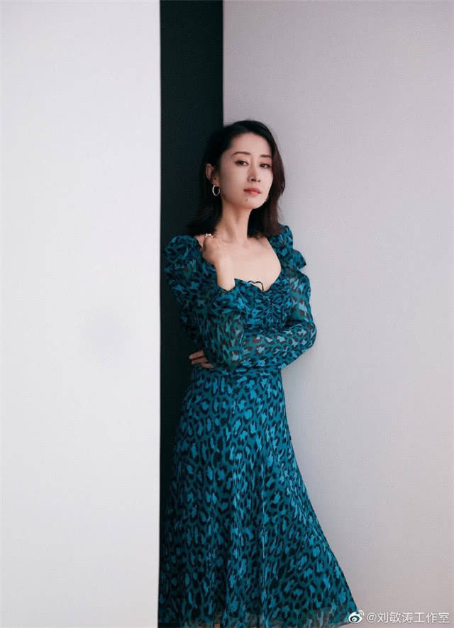 刘敏涛直播跳女团舞十分优美 网友大赞姐姐身材太绝了