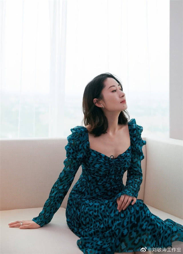 刘敏涛直播跳女团舞十分优美 网友大赞姐姐身材太绝了
