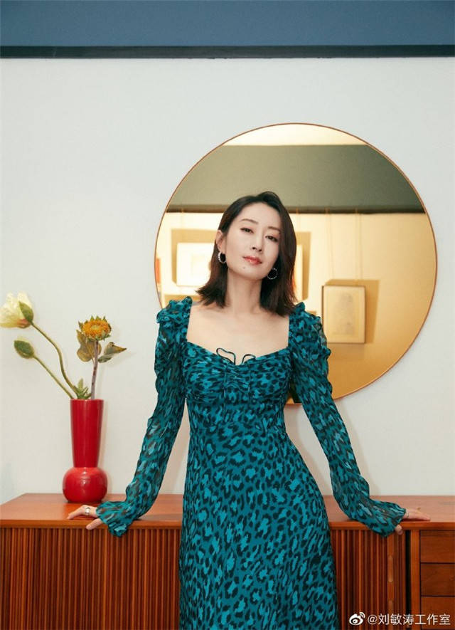 刘敏涛直播跳女团舞十分优美 网友大赞姐姐身材太绝了