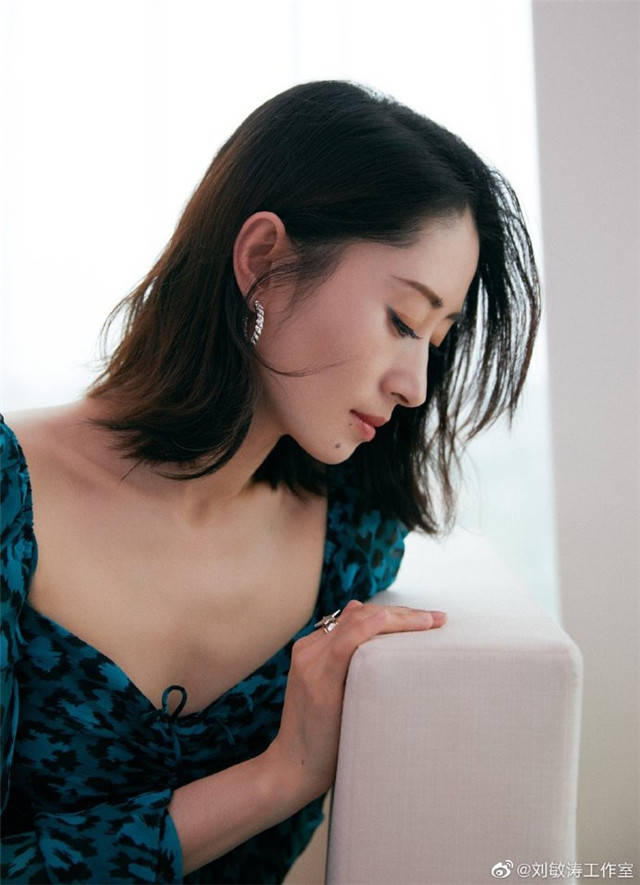 刘敏涛直播跳女团舞十分优美 网友大赞姐姐身材太绝了