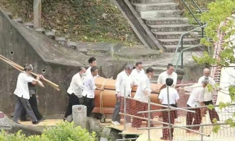 赌王何鸿燊正式下葬 656万灵柩多人抬棺声势浩大