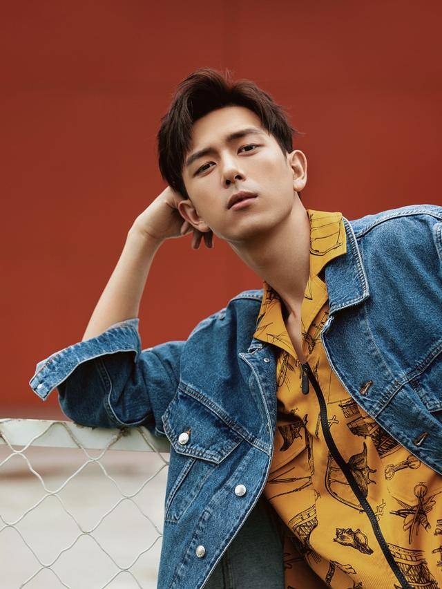 李现冲浪什么样子 身材也太好了帅出天际