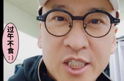 周杰养生坚持10年过午不食 退出娱乐圈活出自我