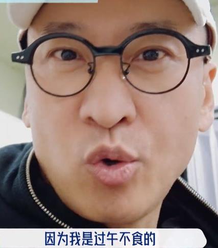 周杰养生坚持10年过午不食 退出娱乐圈活出自我