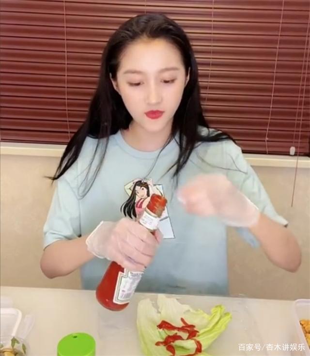 关晓彤公开蔬菜三明治教程 原来这么更有食欲好吃