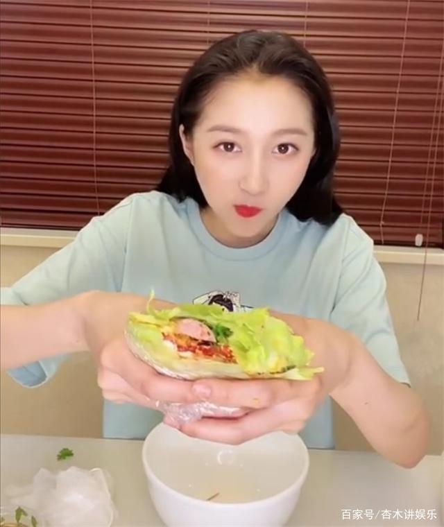 关晓彤公开蔬菜三明治教程 原来这么更有食欲好吃