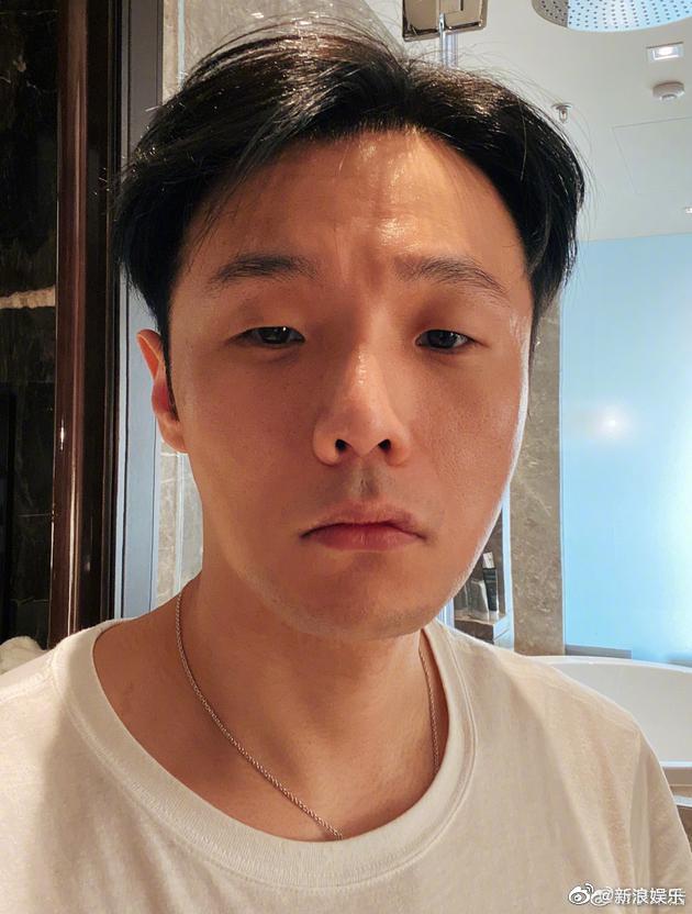李荣浩受伤坐轮椅第几次了 评论太搞笑忍不住截图了