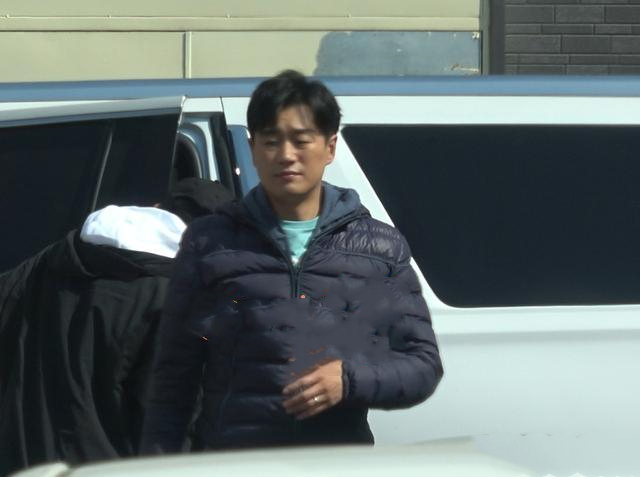 佟丽娅双下巴什么样子 素颜的佟丽娅看上去略显疲惫憔悴