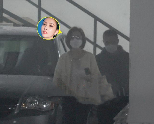 佟丽娅双下巴什么样子 素颜的佟丽娅看上去略显疲惫憔悴
