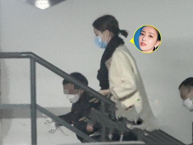 佟丽娅双下巴什么样子 素颜的佟丽娅看上去略显疲惫憔悴