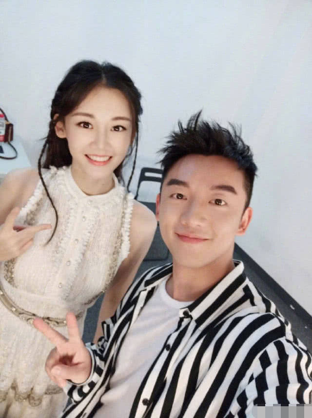 郑恺苗苗结婚引爆全网 为啥baby的评论成亮点