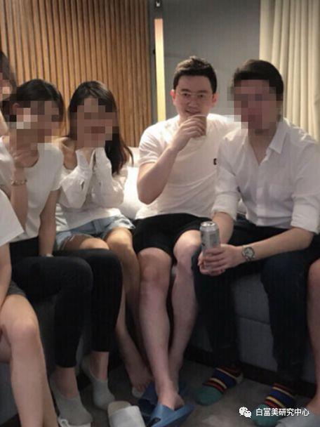 白富美全年包养老公,闺蜜竟然孕期出轨她老公,这是2019年最垃圾小三