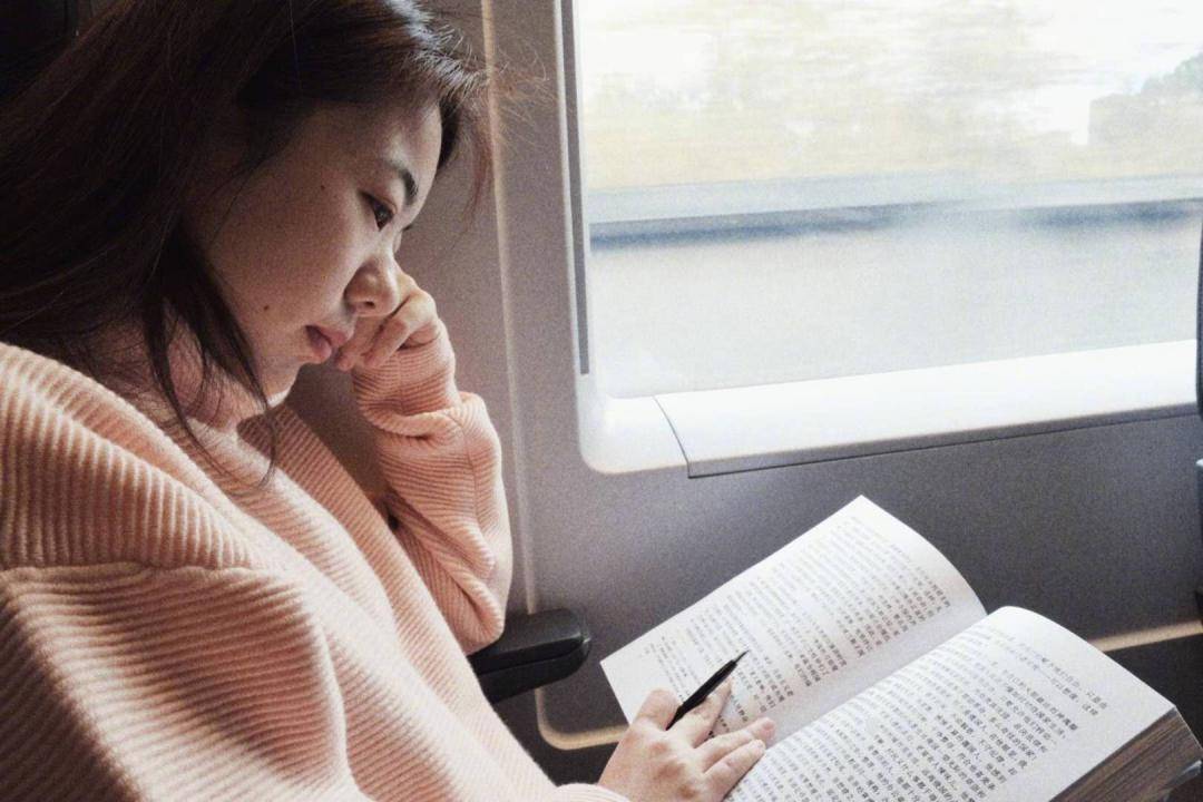 蒋方舟与妈妈签催婚协议 内容轻松有趣太讨喜了